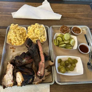 4 MEAT PLATE Ribs, turkey and chicken. THREE CHEESE MAC
