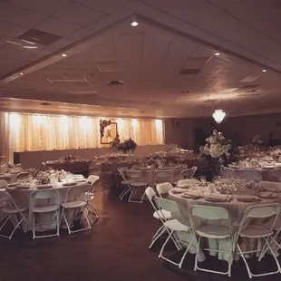 Candlelight and roses for a beautiful wedding reception at the Oakdale FES.