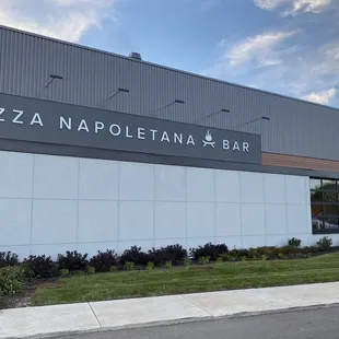the exterior of a pizza and appetina bar