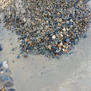 Apr 2021: the mud probably added more weight to the rocks