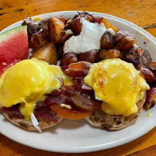 Eggs benedict...good!