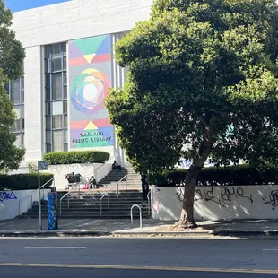 No city looks as trashy as Oakland.