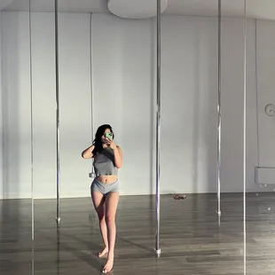 Oakland pole and dance