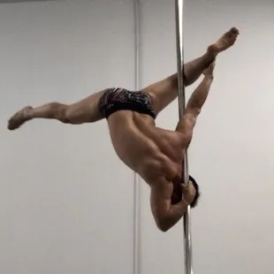 Learning to get into pdplane in one of Elizabeth Bfit's tricks clinic class