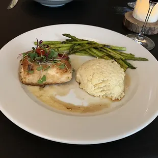 Mahi mahi and Gouda grits