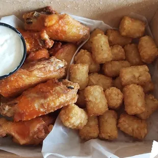 8 pc Wings and 20 pc tots, bleu cheese dip