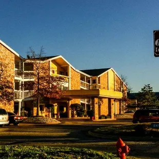MH OaktreeInnAndSuites OklahomaCity OK Property Exterior