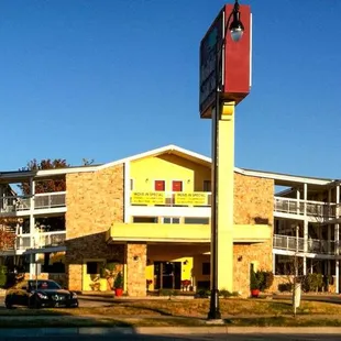 MH OaktreeInnAndSuites OklahomaCity OK Property Exterior