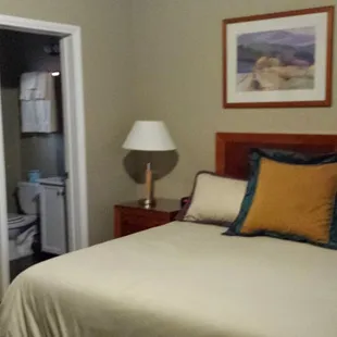 Clean updated rooms with new flooring and a/c