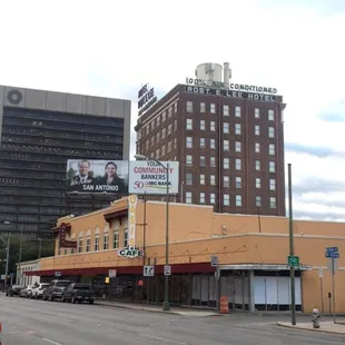 a view of the outside of the building