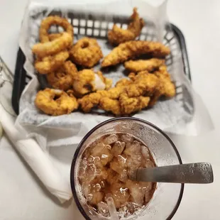 Chicken tenders with onion rings and Arnold Palmer