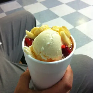 Strawberry banana raspado