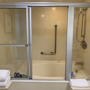 Junior Suite w/Kitchenette