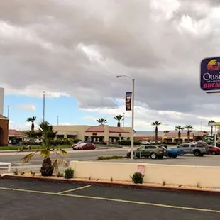 MH OasisInnSuites Ridgecrest CA Property Exterior