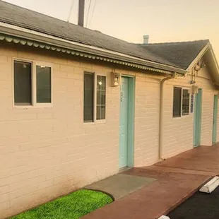 MH OasisInnSuites Ridgecrest CA Property Exterior