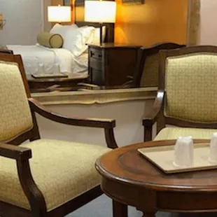 MH OasisInnSuites Ridgecrest CA Guestroom KingSuite