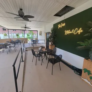 the outside of the restaurant