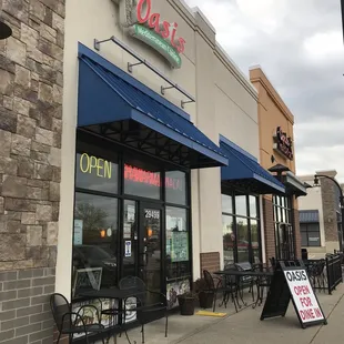 the outside of the restaurant