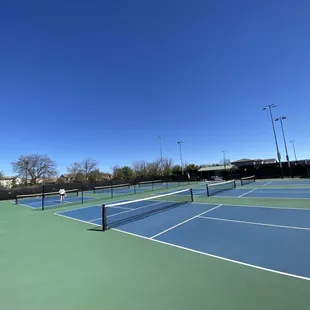 6 beautiful courts!