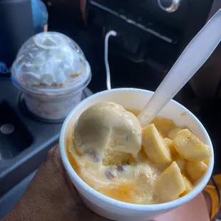 Obispo w/ nuez &quot;butter pecan&quot; ice cream and banana flavor and Escamocha in cup holder!!! Gray on this hot 110 degree day