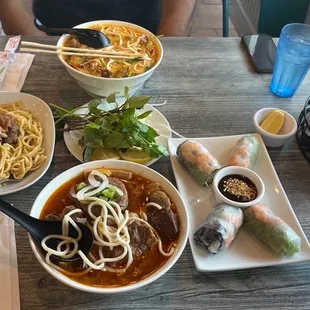 Garlic Noodles Shrimp Rolls Curry Chicken Vermicelli Soup Spicy Beef &amp; Pork Leg with Pork Blood Cubes Noodle Soup