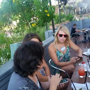 &quot;Old&quot; Elites chatting up the benefits of yelp elite to newbies.