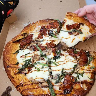 Bella pizza with mushrooms.