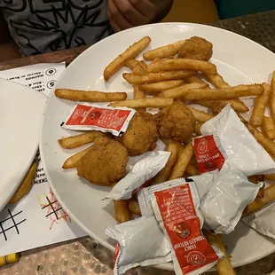 Kids nuggets and fries