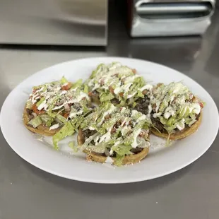 Plate with 4 Sopes