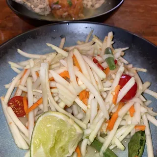 PAPAYA SALAD (VEGAN, GLUTEN FREE & SPICY).