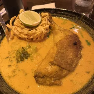 KHAO SOI CHICKEN LEG.