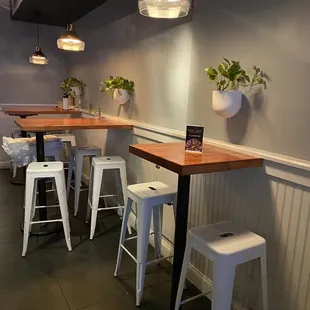 sushi and sashimi, interior
