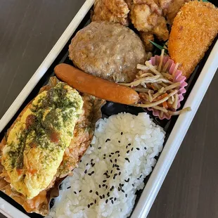 &quot;Hamburg&quot; bento with omurice