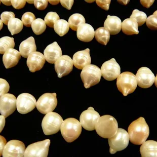 Unique Pearls at OBJETS D'ART