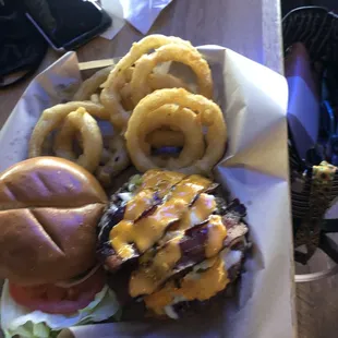 Boom boom burger, upgrade to onion rings