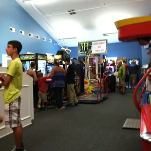 Small game arcade in front an the course has 2 levels