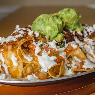 Guacamole Nachos with Carnitas