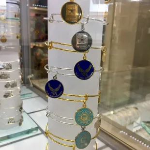 Gifts for your military supporters.