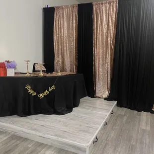 Guest of honor table