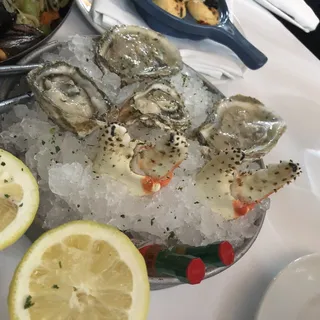 Whole Jumbo Alaskan King Crab Legs