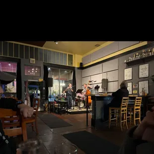 Nice music, nice food, nice drinks