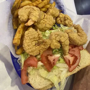 Fried shrimp poboy