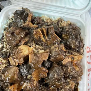 Oxtails, white rice