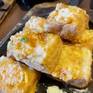 Dau hu nuong vi - stuffed tofu on sizzling plate