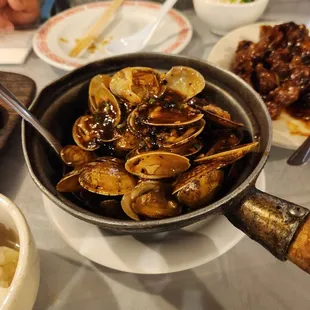 a bowl of clams