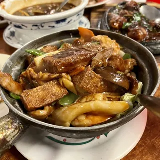 Seafood With Bean Curd Hot Pot (Dau Hu Do Bien Tay Cam)