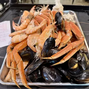 This was our plate of black mussels, shrimp, and king crab legs.