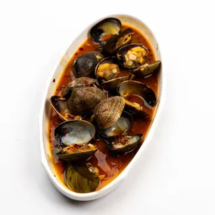 a bowl of steamed clams