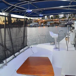 Large open cockpit for dinners and parties.