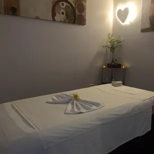 Nice and neat massage table!